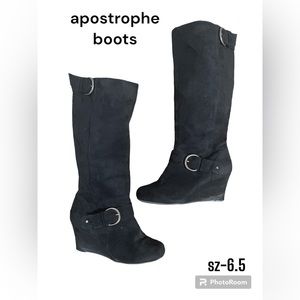 Apostrophe Wedge Heeled Black Boots
Belt & Buckle Design